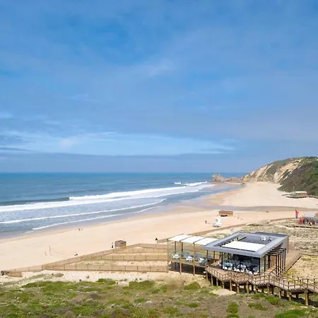 Comfortable In With Garden And Shared Pool *