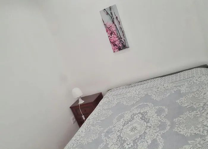 Comfortable In With Garden And Shared Pool דירה *